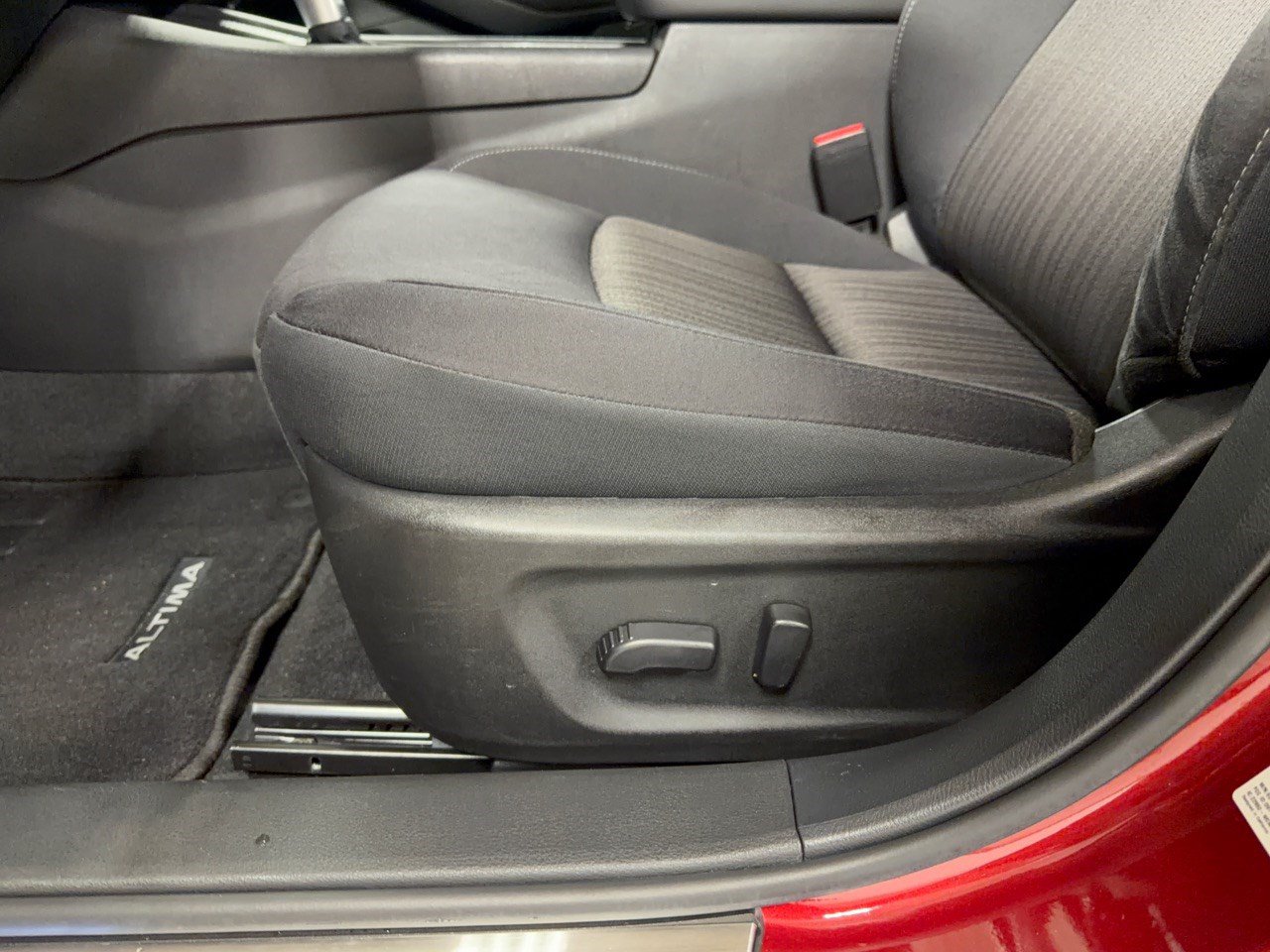 Used 2025 Nissan Altima 2.5 SV w/ SV Special Edition Package FWD image 16