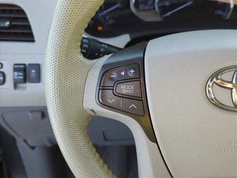 Used 2011 Toyota Sienna XLE image 16