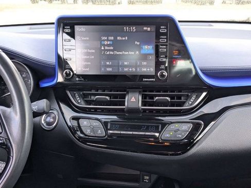 Used 2022 Toyota C-HR XLE image 18