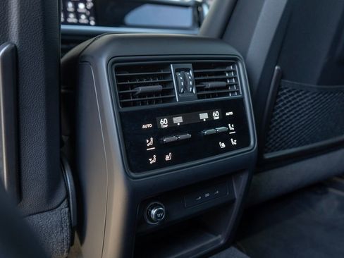 Certified 2025 Porsche Cayenne Coupe image 23