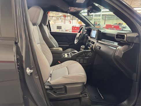 Certified 2025 Toyota Tacoma SR5 AWD/4WD image 19