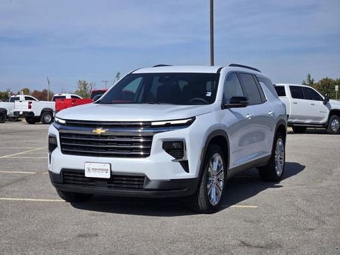 New 2026 Chevrolet Traverse LT w/ Driver Confidence Package image 2