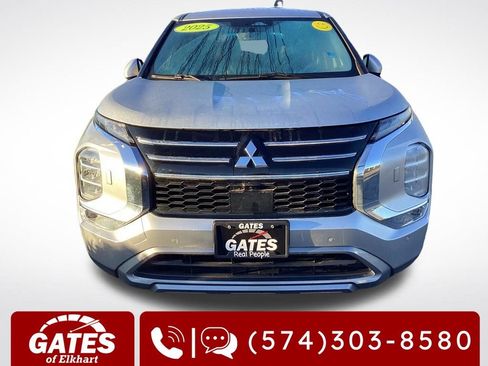 Used 2025 Mitsubishi Outlander SE AWD/4WD image 2