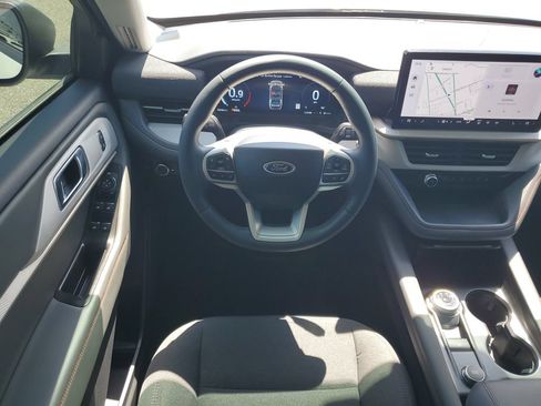 Used 2025 Ford Explorer Active AWD/4WD image 26