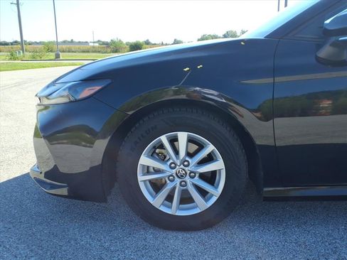 Used 2025 Toyota Camry LE FWD image 5