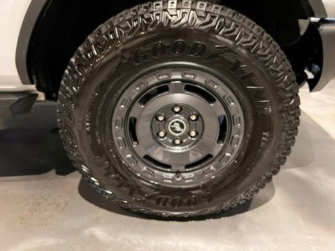 Used 2025 Ford Bronco Badlands image 13