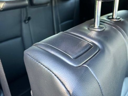 Used 2022 Toyota Highlander XLE AWD/4WD image 48