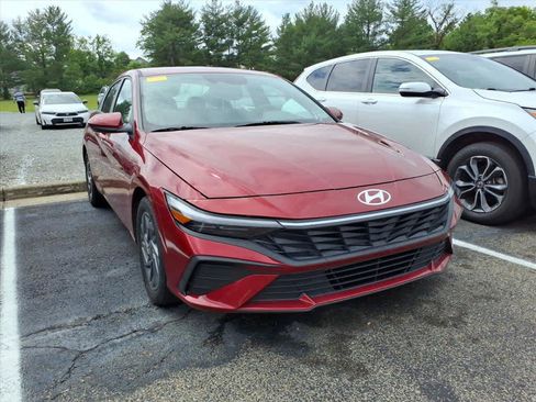 Used 2024 Hyundai Elantra SEL FWD image 12