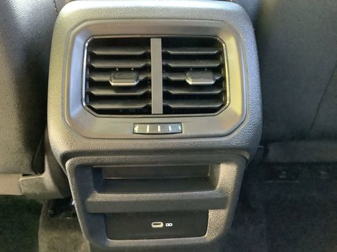 Used 2024 Volkswagen Taos SE image 31