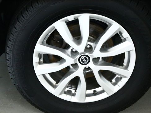 Used 2020 Nissan Rogue SV image 37