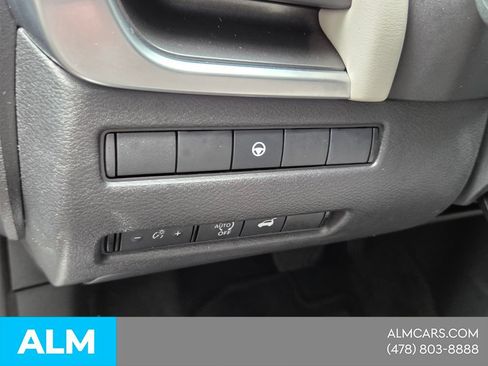Used 2025 Nissan Rogue SV FWD image 20