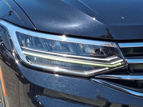 Used 2022 Volkswagen Tiguan SE AWD/4WD image 9