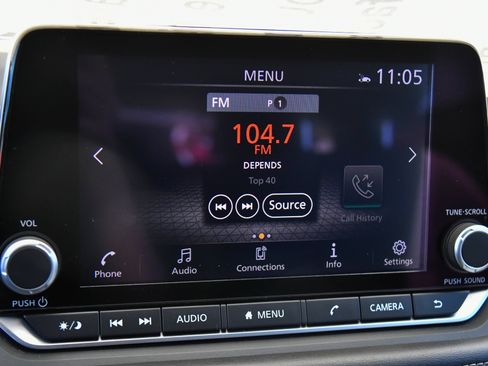 Used 2025 Nissan Rogue SV FWD image 19
