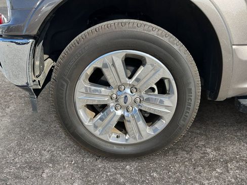 Used 2018 Ford F150 Lariat w/ Equipment Group 502A Luxury AWD/4WD image 8