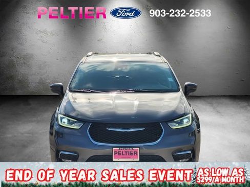 Used 2022 Chrysler Pacifica Touring-L image 2