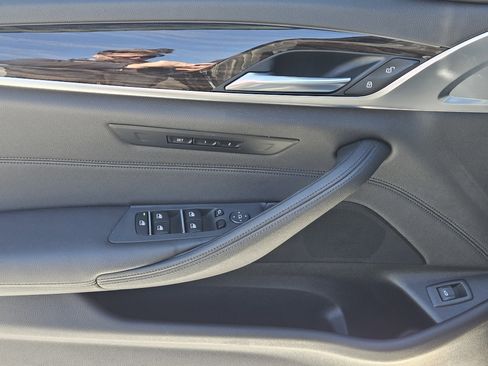 Used 2018 BMW 530i image 25