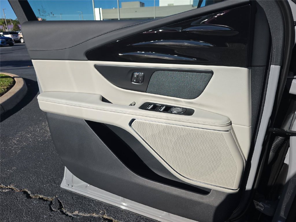 New 2026 Lincoln Nautilus Premier AWD/4WD image 16