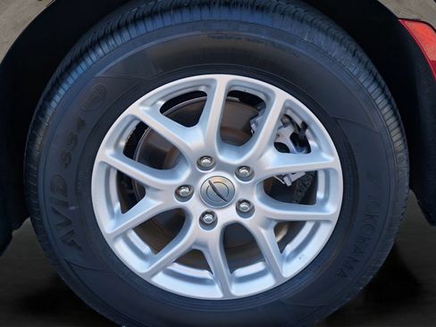 Used 2024 Chrysler Pacifica Touring-L FWD image 9