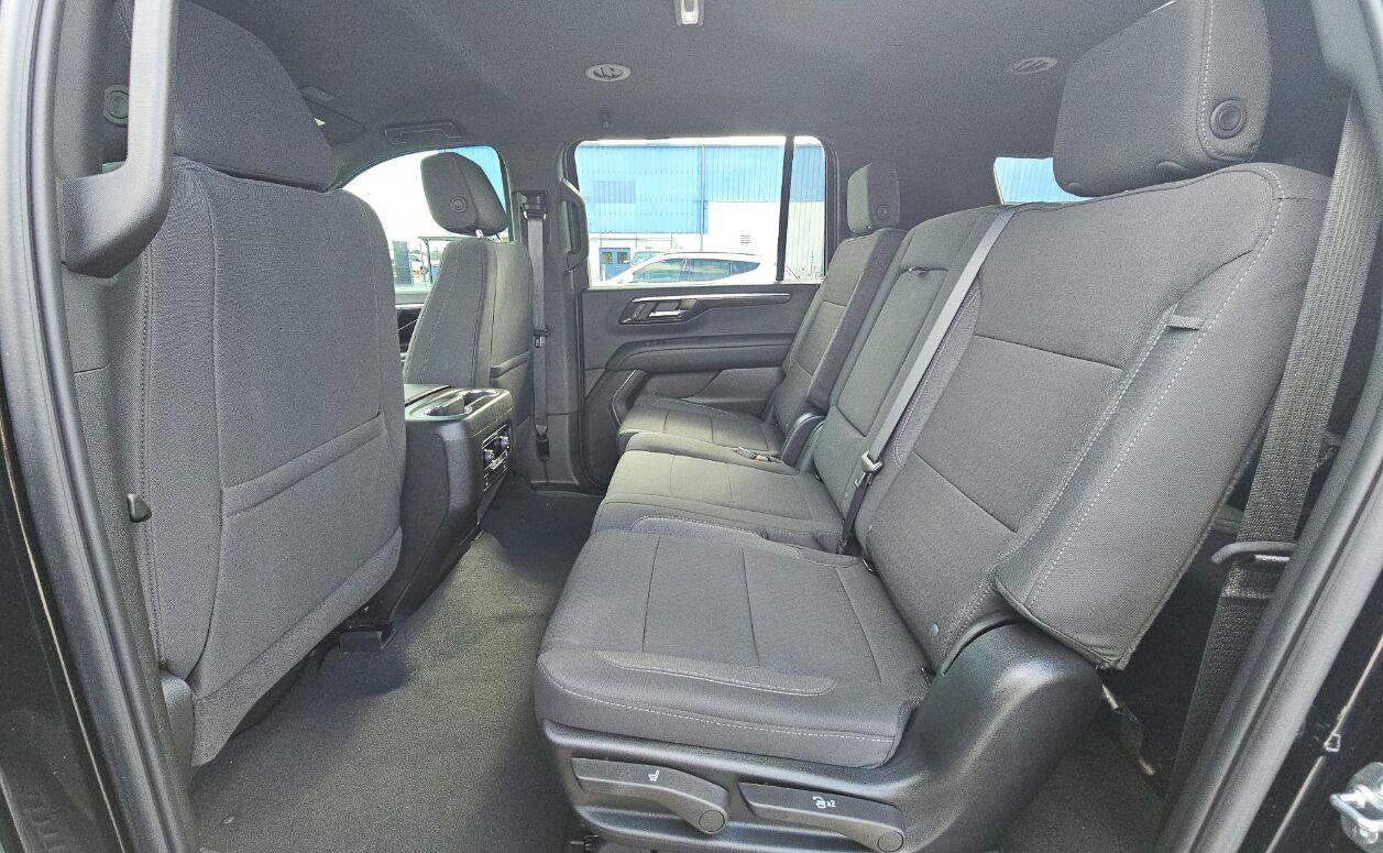 Used 2026 Chevrolet Suburban LS w/ LPO, Dark Essentials Package RWD image 5
