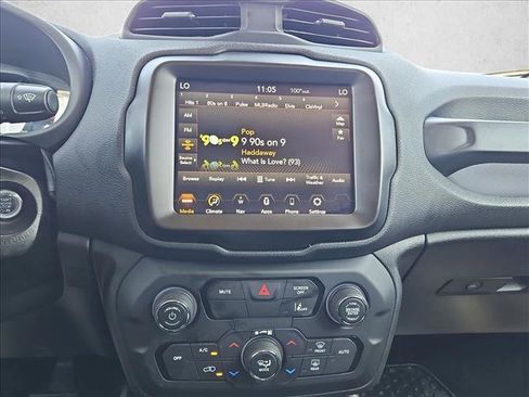 Used 2023 Jeep Renegade Latitude AWD/4WD image 15