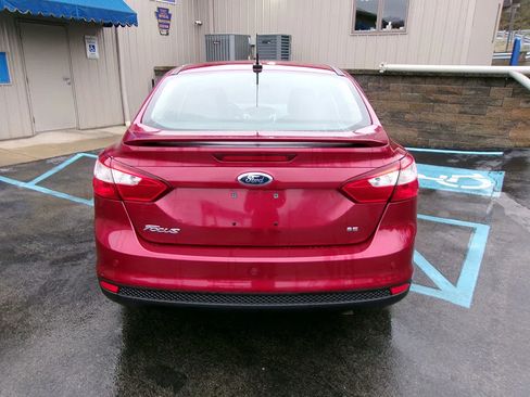 Used 2014 Ford Focus SE w/ SE Sport Package FWD image 5