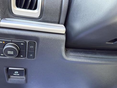 Used 2025 Ford Expedition Active image 18