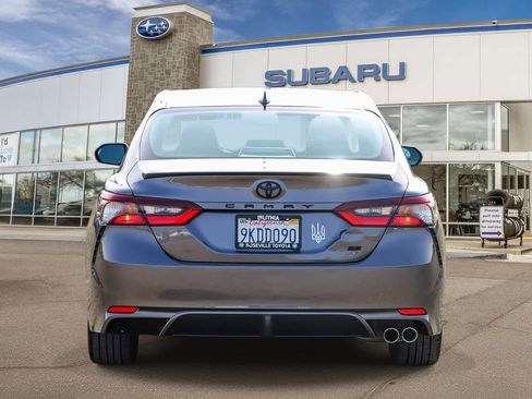 Used 2024 Toyota Camry SE image 3