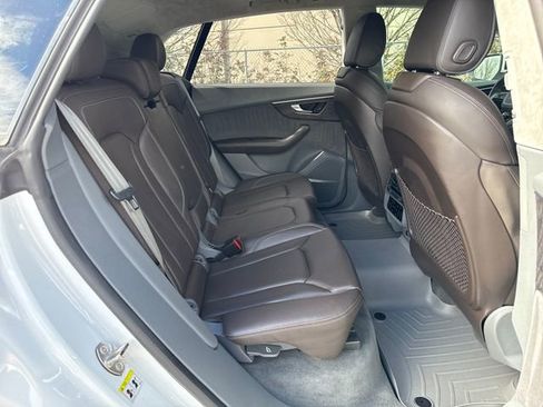 Used 2019 Audi Q8 Prestige w/ Luxury Package AWD/4WD image 10