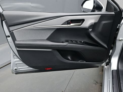 Used 2025 Toyota Camry LE image 9