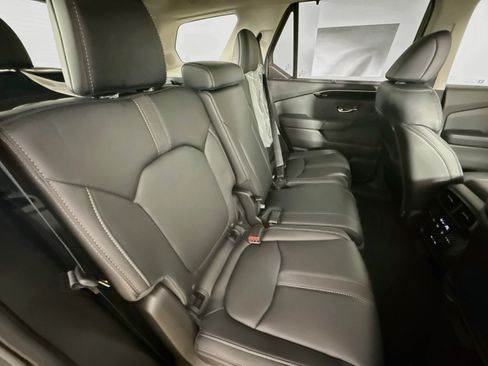 Certified 2025 Honda Pilot Touring image 37