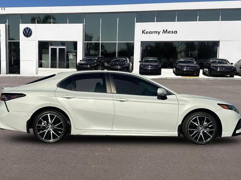 Used 2024 Toyota Camry SE FWD image 3