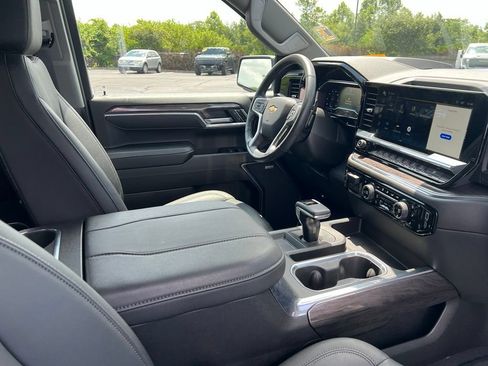 Used 2025 Chevrolet Silverado 1500 LTZ AWD/4WD image 9