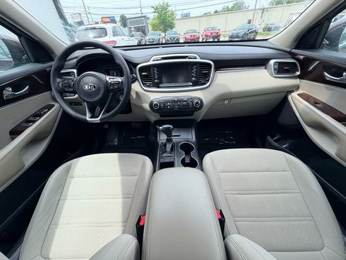 Used 2018 Kia Sorento FWD image 19