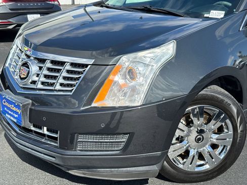 Used 2016 Cadillac SRX Luxury FWD image 3