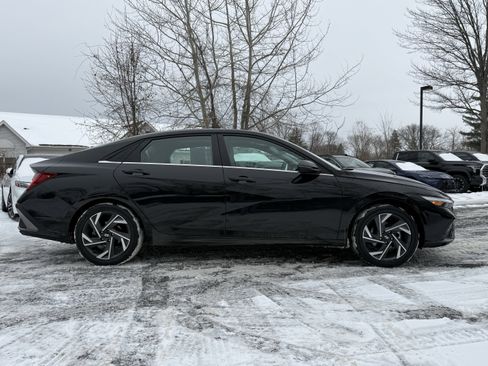 Used 2024 Hyundai Elantra Limited image 13