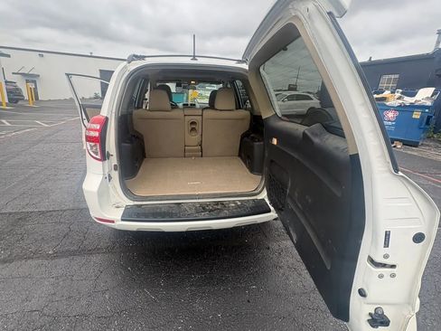 Used 2012 Toyota RAV4 4WD w/ Upgrade Value Pkg image 11