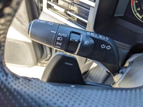 Used 2024 Mitsubishi Outlander SE image 35