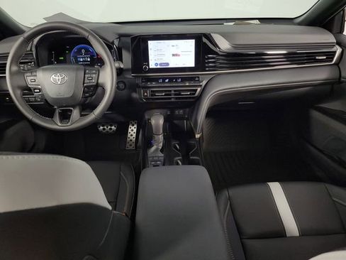 Used 2025 Toyota Camry SE image 25