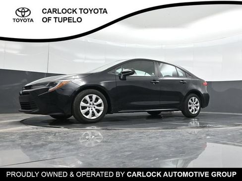 Used 2025 Toyota Corolla LE FWD image 43