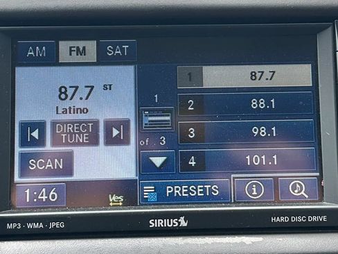 Used 2011 Volkswagen Routan SE FWD image 20