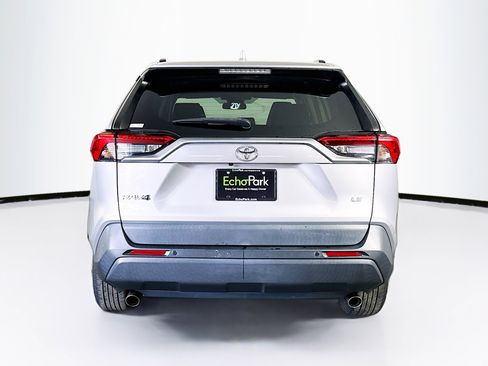 Used 2020 Toyota RAV4 LE image 7