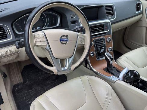 Used 2016 Volvo S60 T5 Inscription Platinum image 2