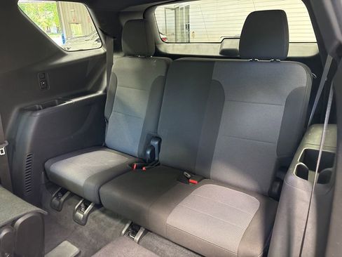 Used 2023 Chevrolet Traverse LT AWD/4WD image 35