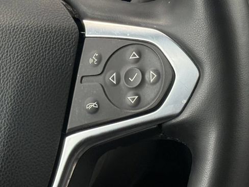 Used 2023 Chevrolet Traverse Premier FWD image 12