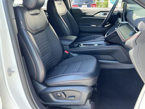 Used 2025 Ford Explorer ST-Line AWD/4WD image 34