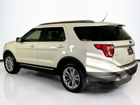 Used 2018 Ford Explorer XLT w/ Equipment Group 202A image 7