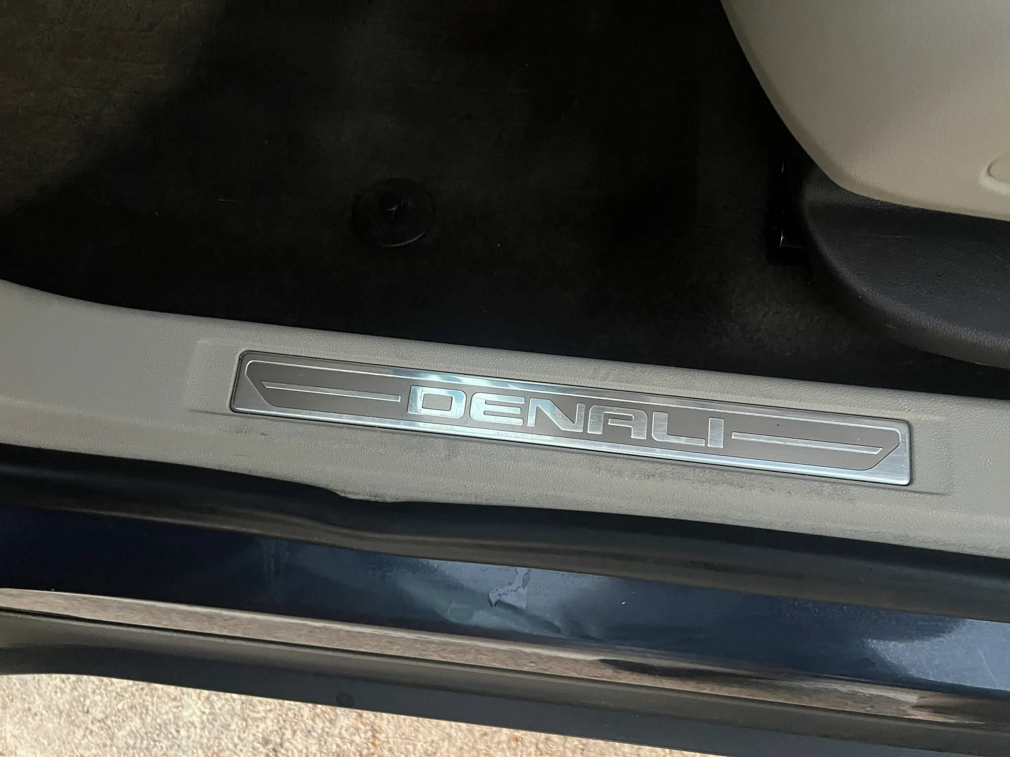 Used 2019 GMC Acadia Denali w/ Technology Package AWD/4WD image 17
