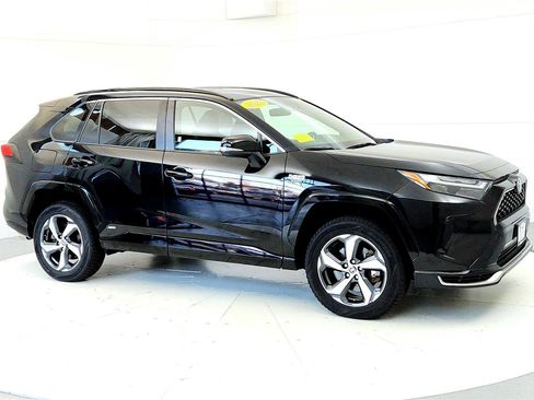 Certified 2022 Toyota RAV4 SE image 7