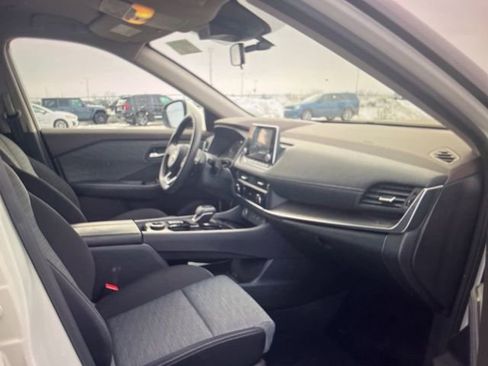Used 2023 Nissan Rogue SV image 11