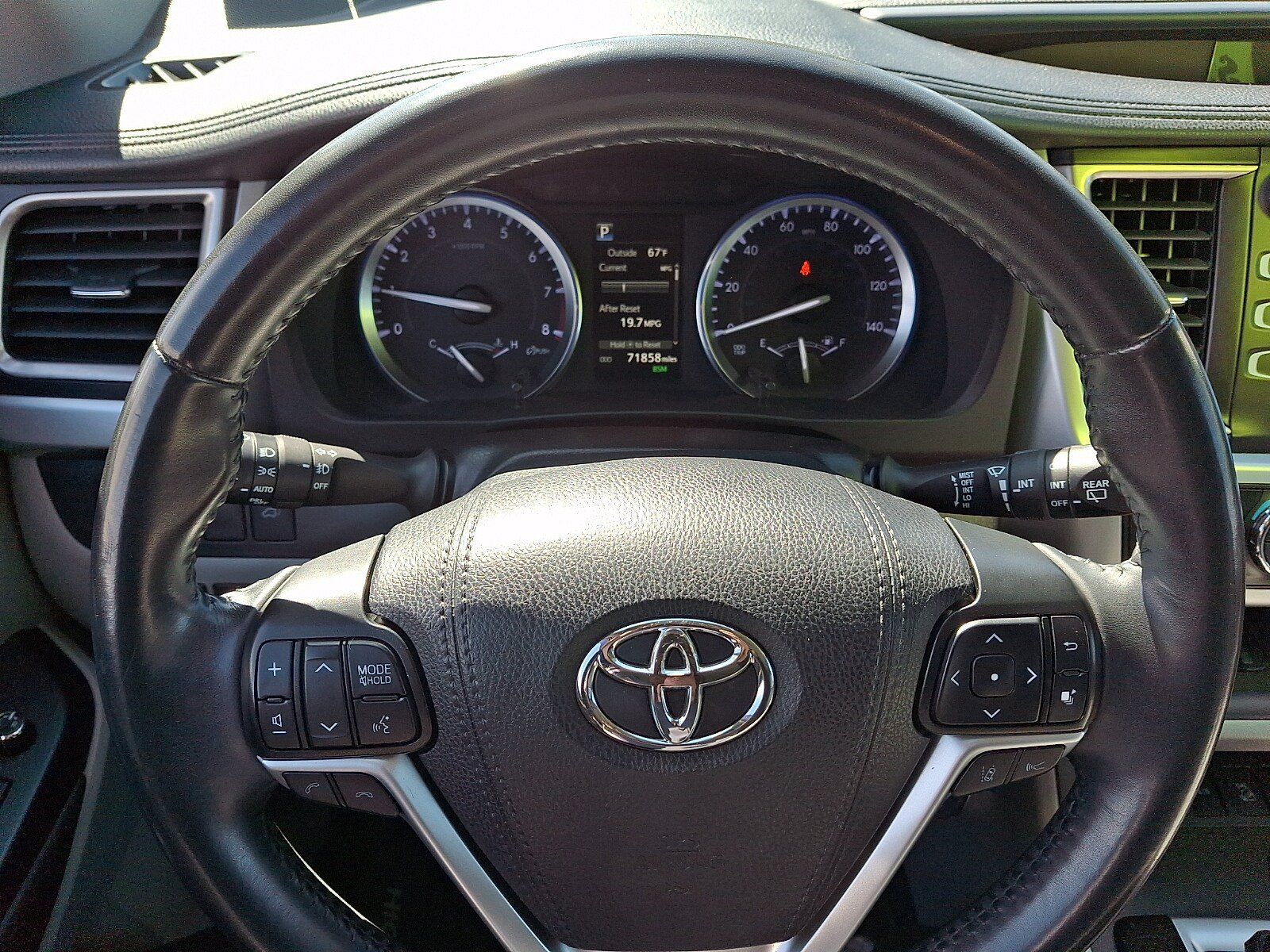 Used 2019 Toyota Highlander XLE AWD/4WD image 20